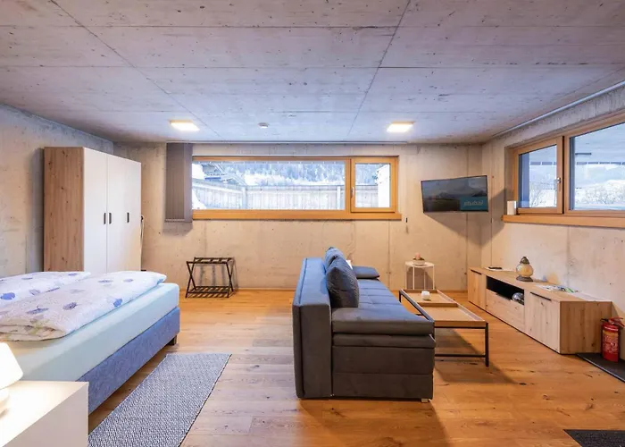 Alpenglueck Medraz アパート